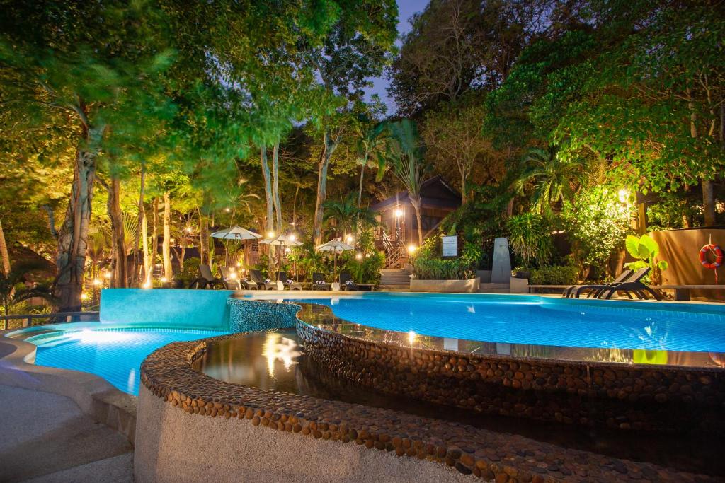 Swimming pool