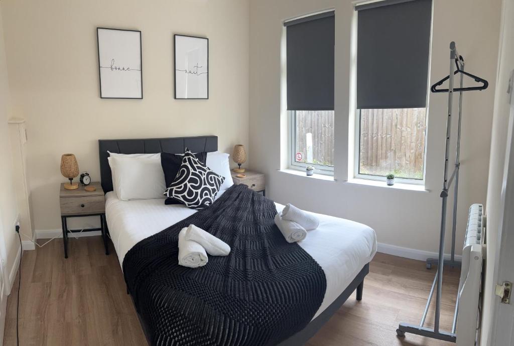 Central - 1 bed, cosy retreat, Swindon