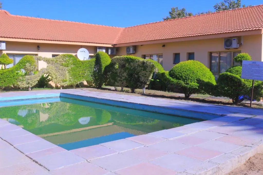 Okavango Roadside Guesthouse, hotel in Maun