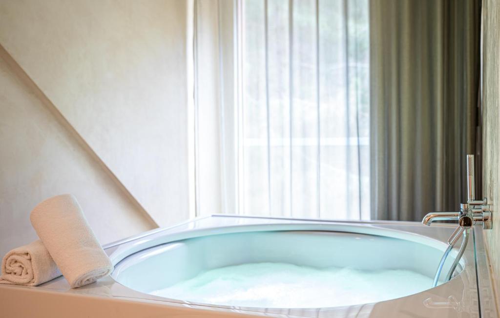 布魯明酒店 (Blooming)