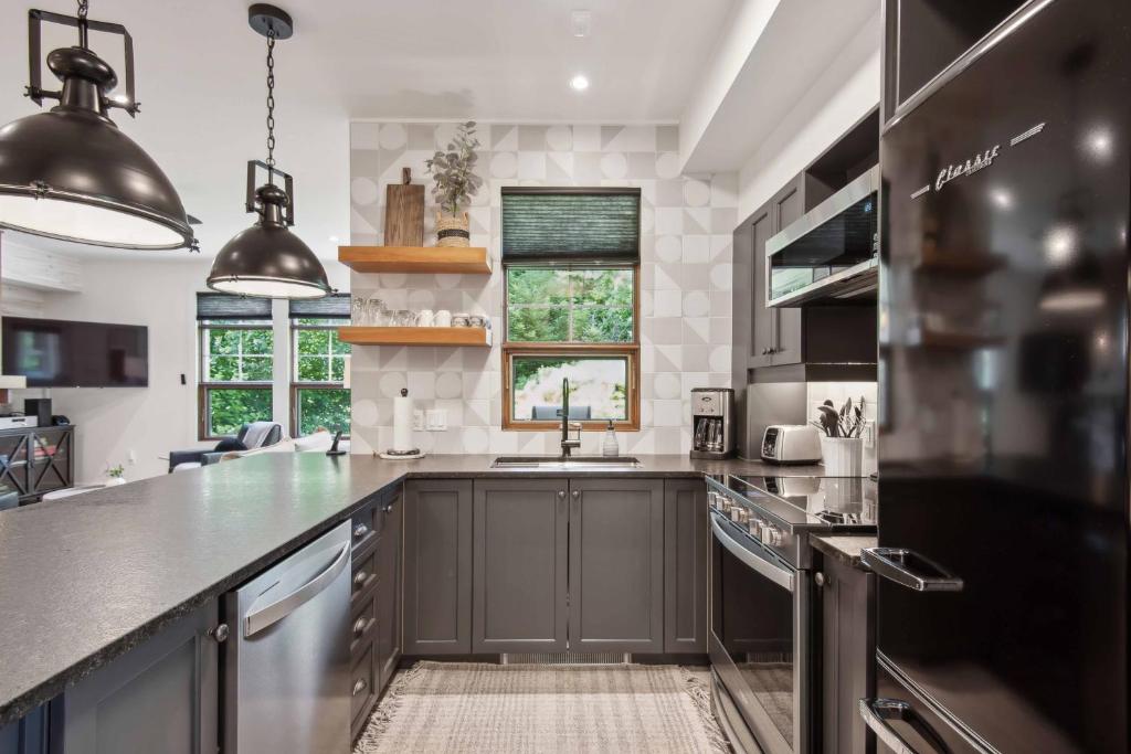 Tremblant Prestige - Les Eaux 223-4, Mont-Tremblant