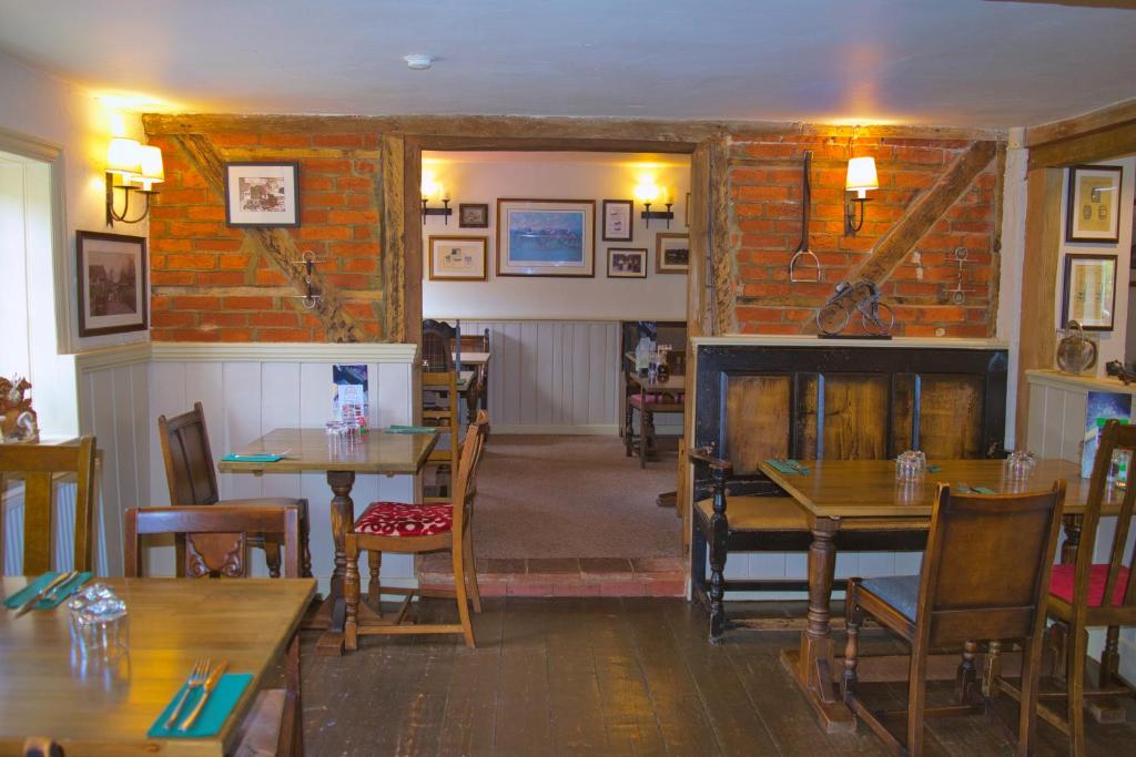 The Cartwheel Inn, Whitsbury photo 5