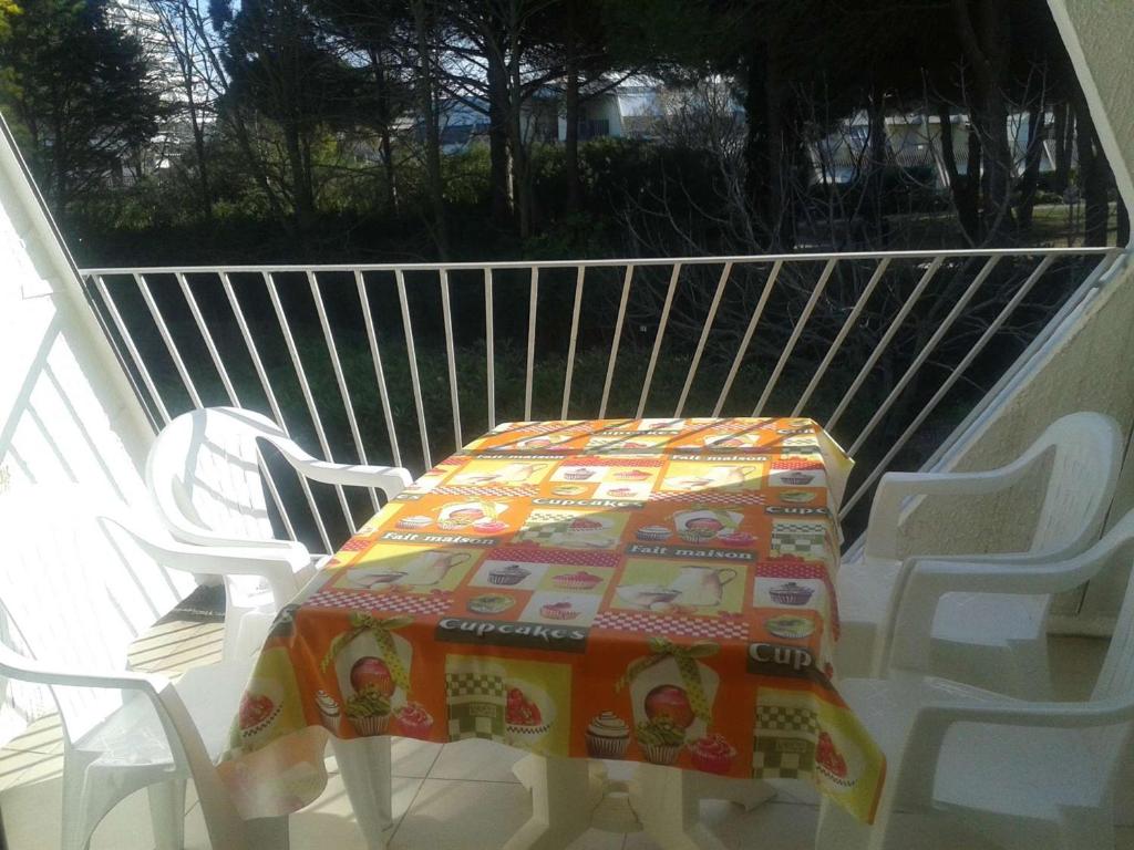 Studio Calme avec Loggia, à 600m de la Plage et Proche Commerces - FR-1-328-93 - 2