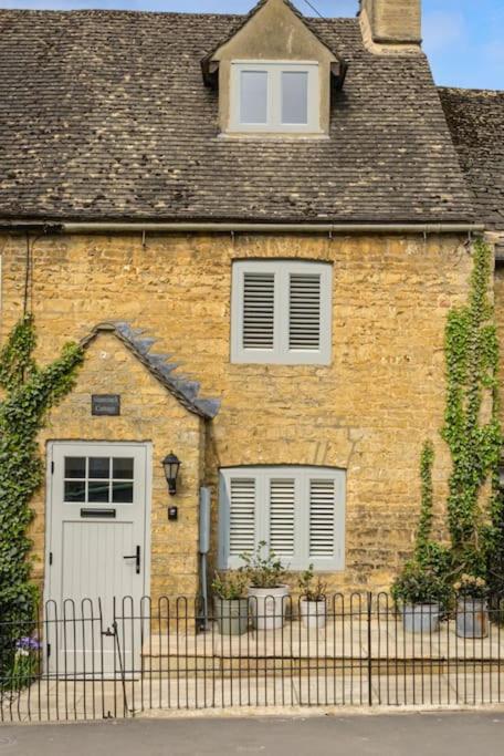Shamrock Cottage - dog-friendly two-bedroom cottage in Bourton-on-the-Water