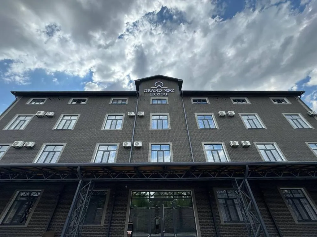 Grand Way Hotel，位于塔拉兹的酒店