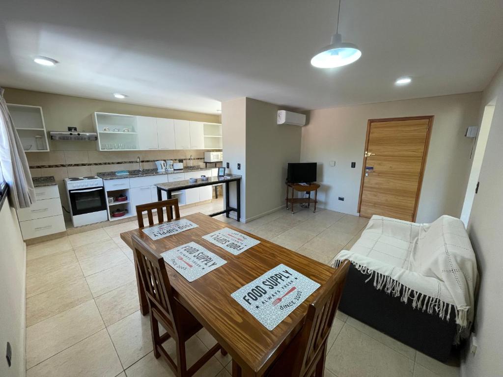 Cómodo apartamento a metros del Parque San Martín y Arístides - 1
