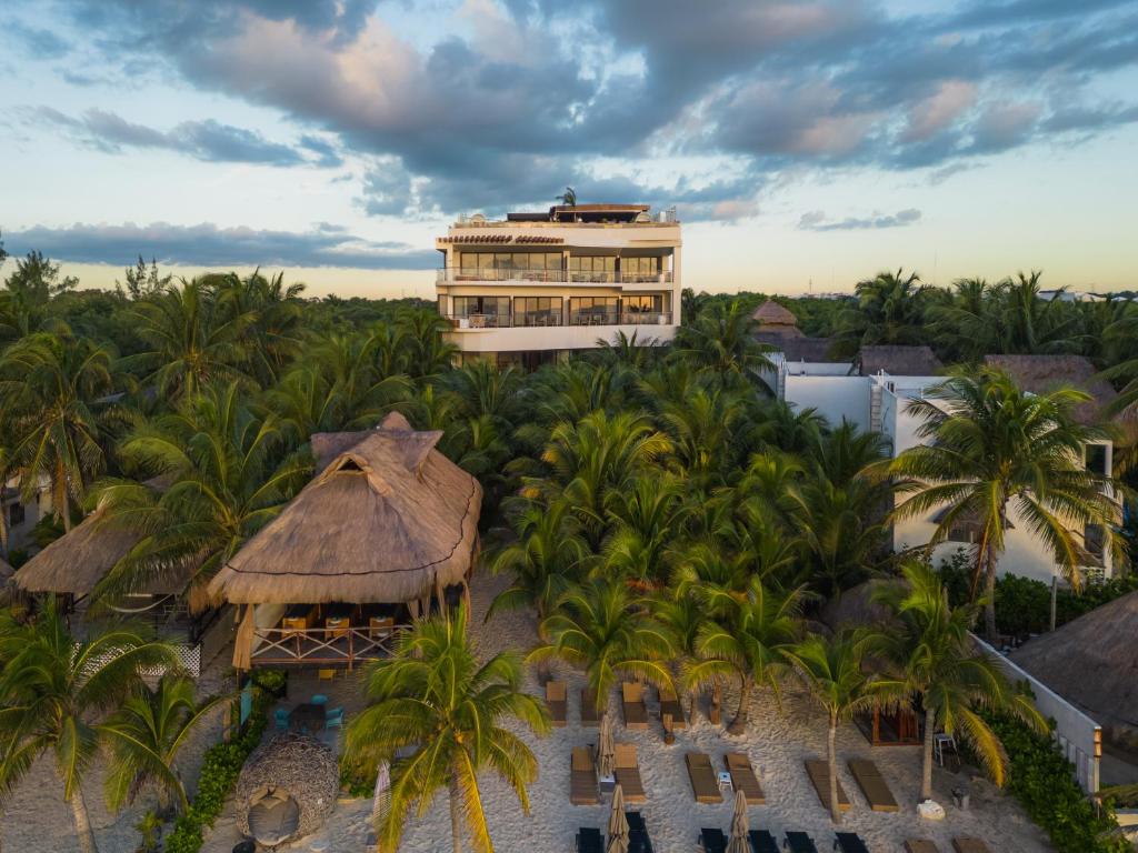 Mvngata Beach Hotel - 2