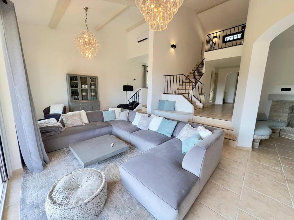Villa moderne 6 CH pour 12 avec piscine privée, clim et parking aux Issambres - FR-1-768-24 - 4