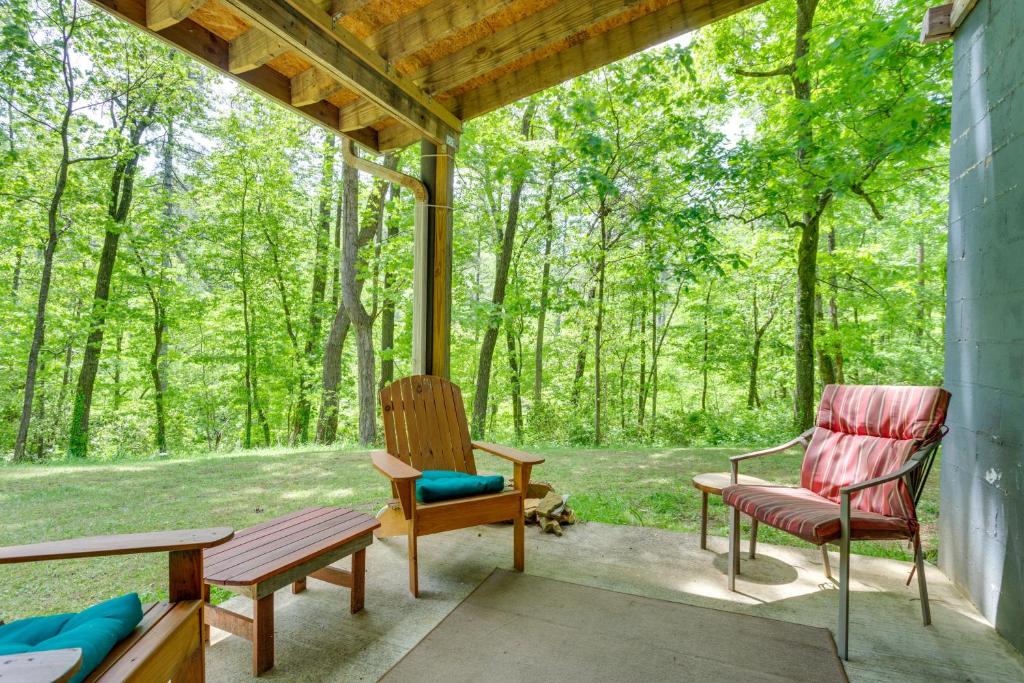 Jasper Apartment with Patio and Creek Access, Jasper