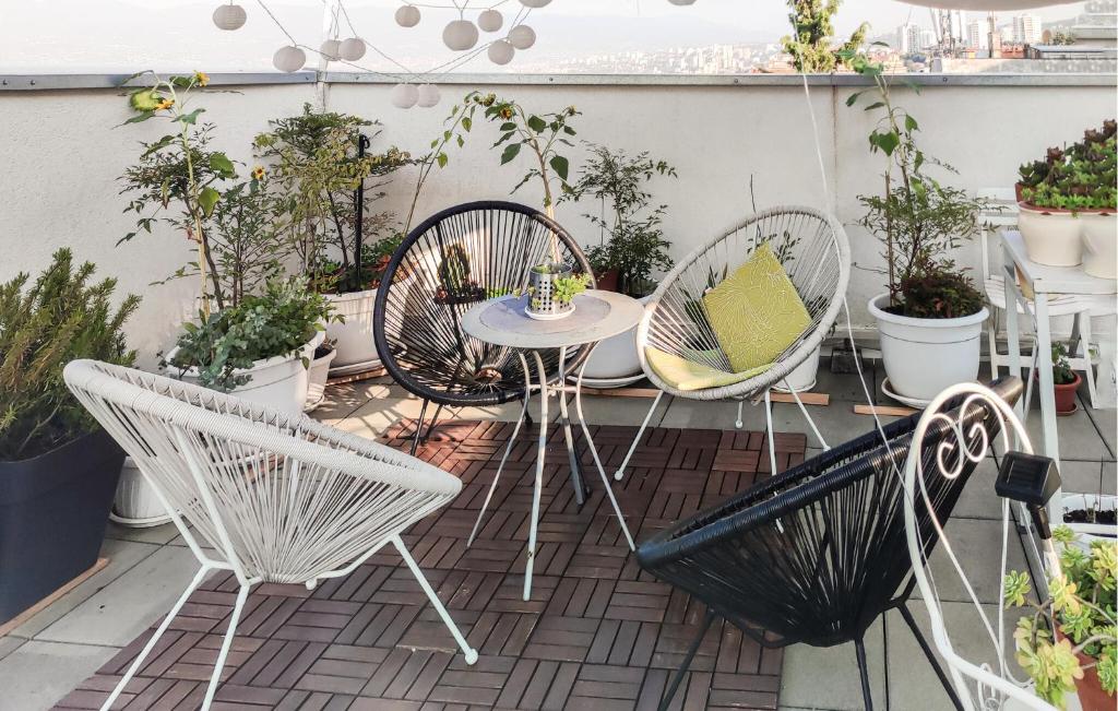 Lovely Apartment In Rijeka With Wifi, Rijeka