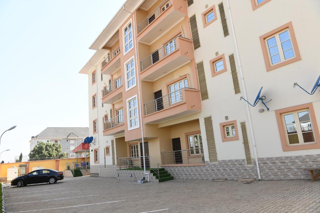 Carlton Apex Apartments, Abudža