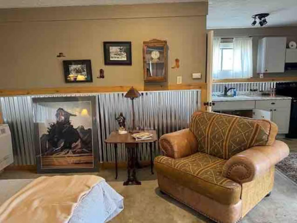 Studio in Downtown Craig Walk to Missouri River, Wolf Creek
