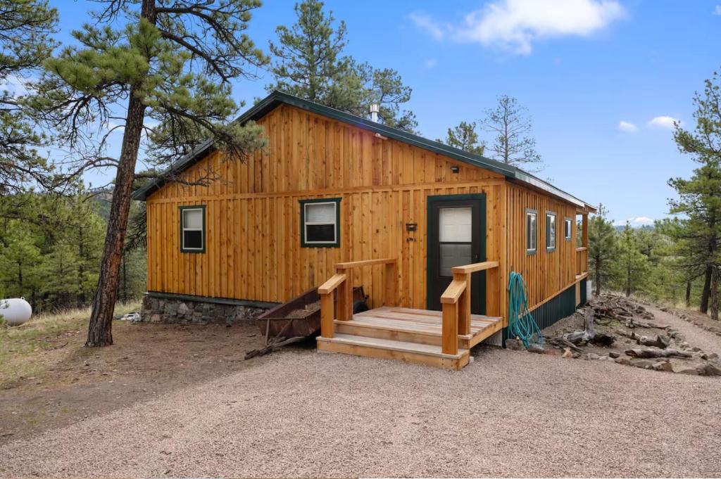 Off Grid Cozy Private Cabin, Cascade