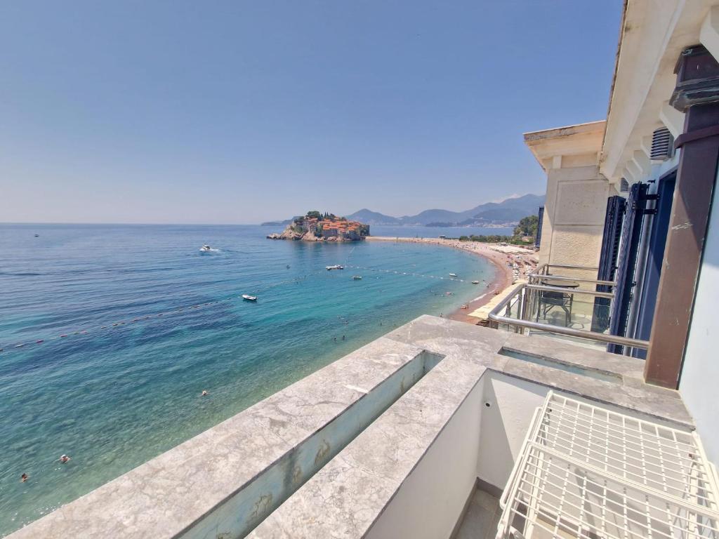 The View Beachfront, Sveti Stefan