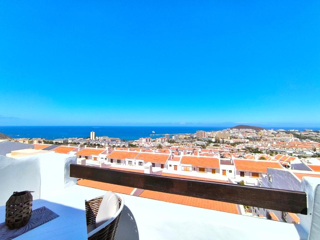 Los Cristianos - breathtaking view, AC, heated pool, fibre net - 4