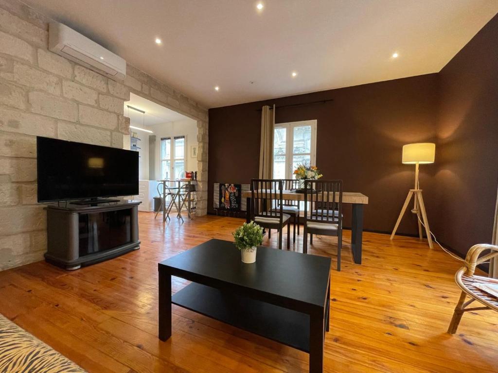 Chaleureux Vernet - Terrasse - Clim - Hypercentre, Avignon