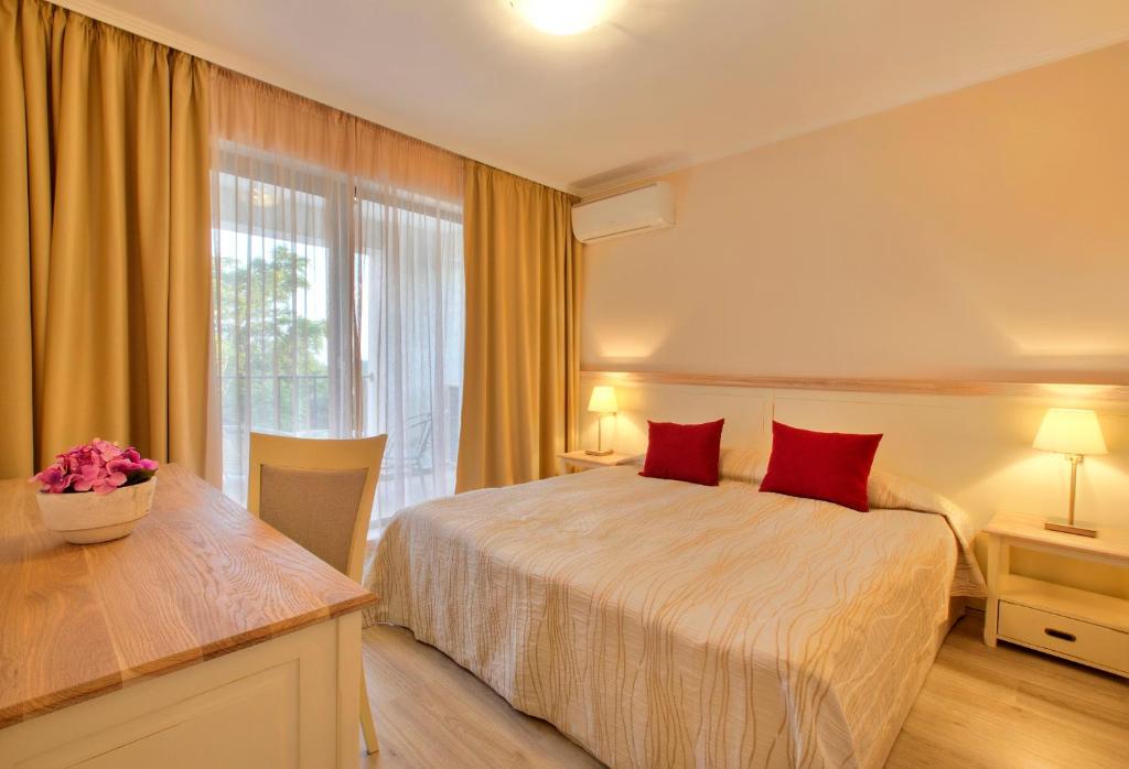 White Rock Castle Suite Hotel & Spa photo
