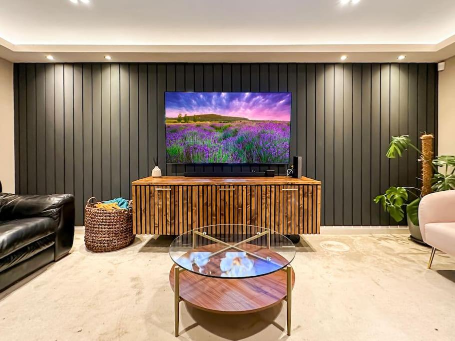 Sheffield Detached Charming 4bd Home, Rotherham