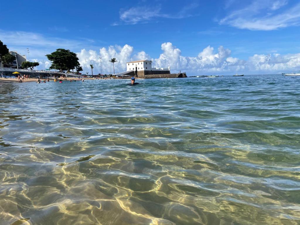 Estúdio com ar condicionado, 2 minuto da praia - 03-40, Salvador