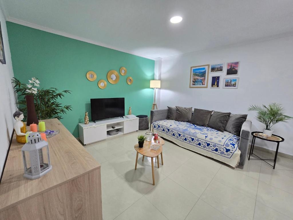 Strelitzia House - 1