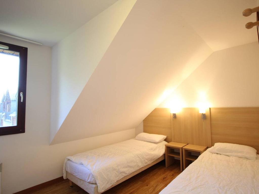Appartement T3 à Luchon: Balcon, Parking, Proche Thermes & Centre, Bien Équipé - FR-1-313-232 - 4