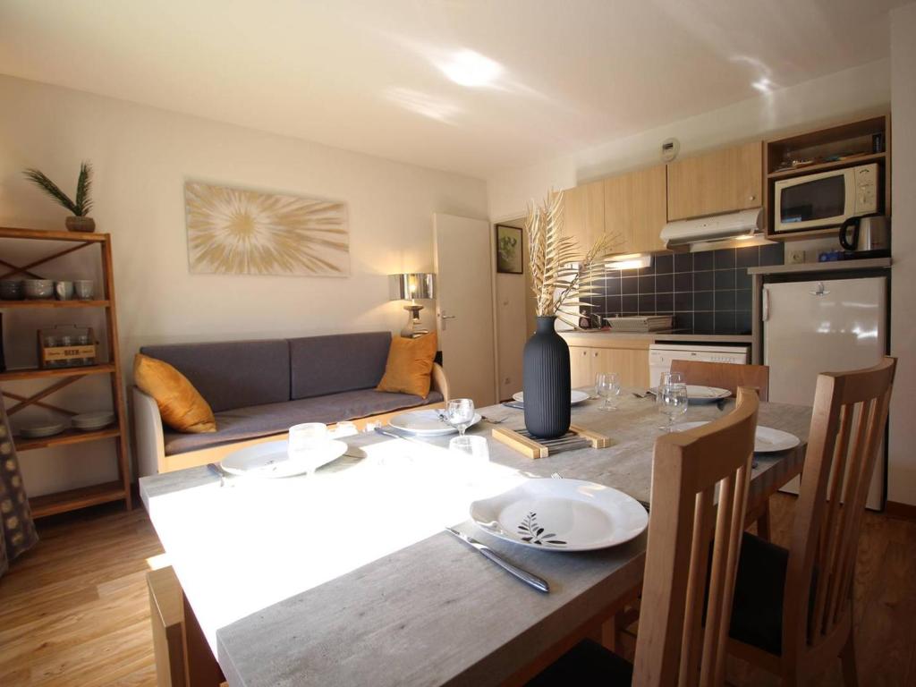 Appartement T3 à Luchon: Balcon, Parking, Proche Thermes & Centre, Bien Équipé - FR-1-313-232 - 5