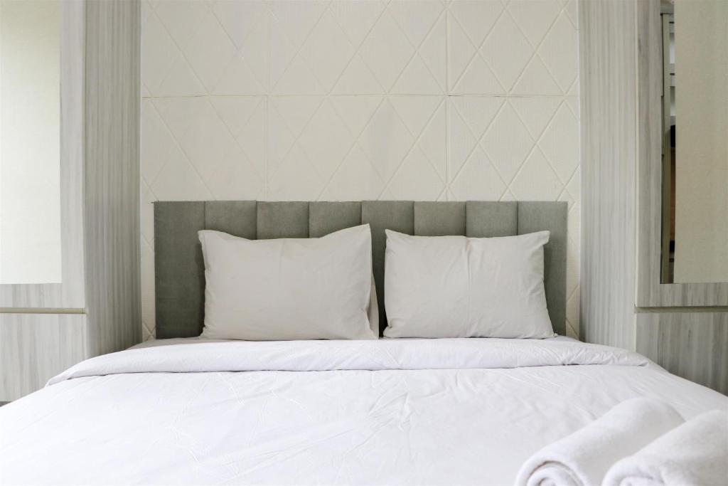 Cozy and Relaxing Studio at Transpark Cibubur Apartment By Travelio, Depok