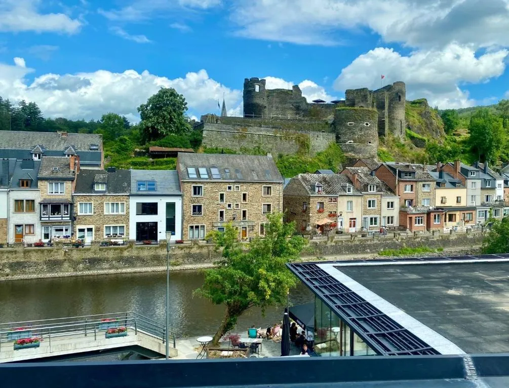 Studio-Appart' Le Quai Son, hotel in La Roche-en-Ardenne