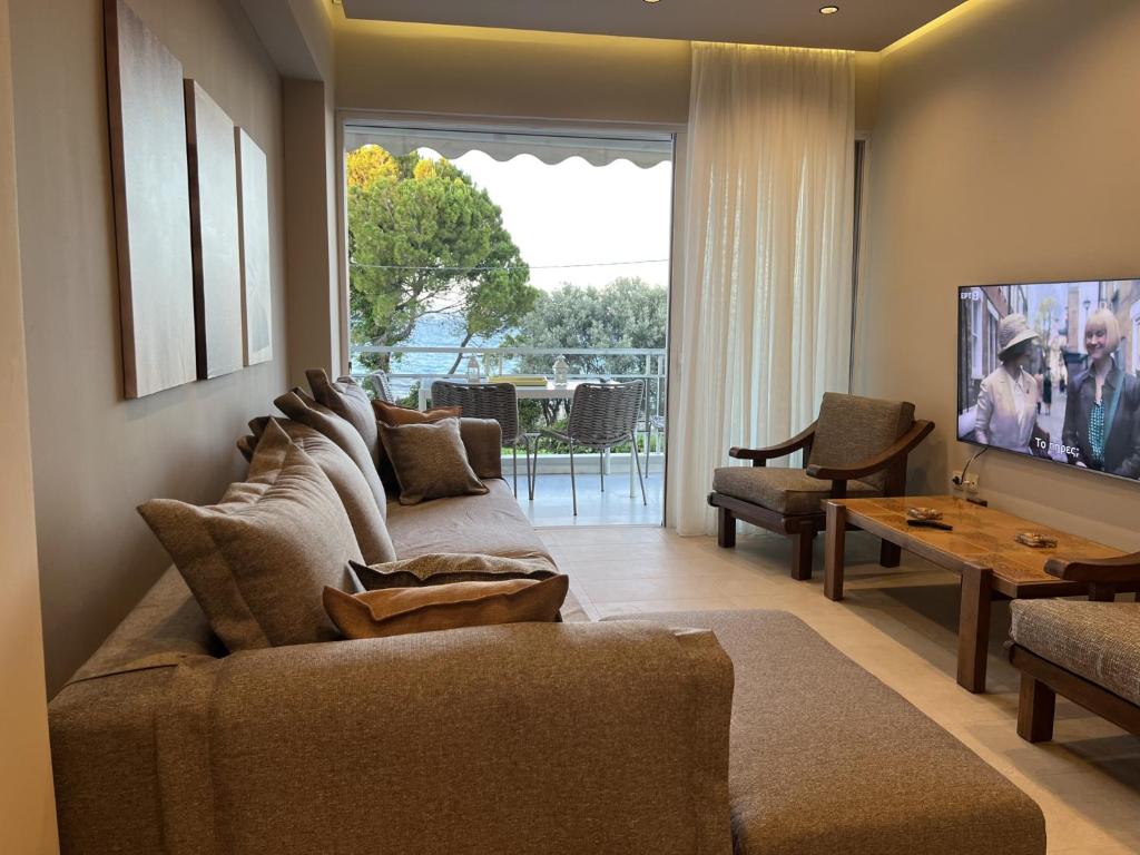 SeaNfinity Spotless, 1BR Apt with Beach View, Oropós