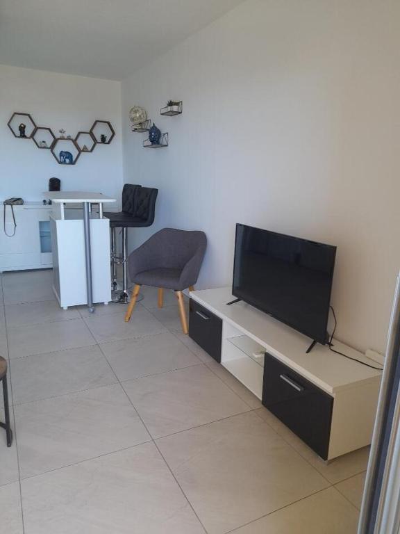 Studio vue mer Port de Hyères - 3