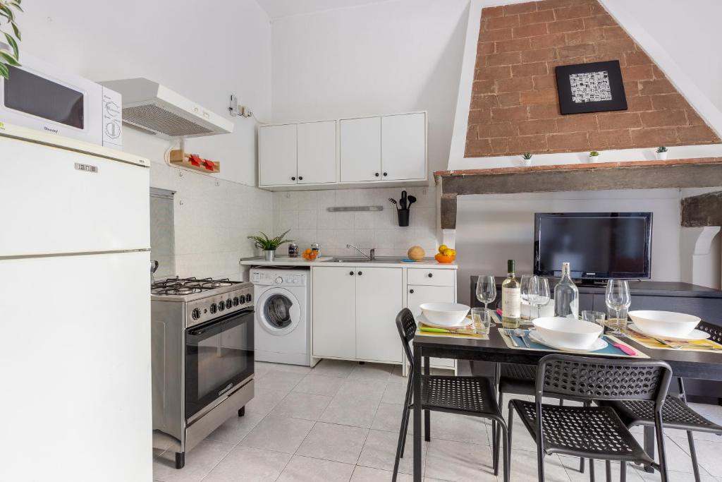 GuestHost - Pisa Bright Apartment near the Airport - 5