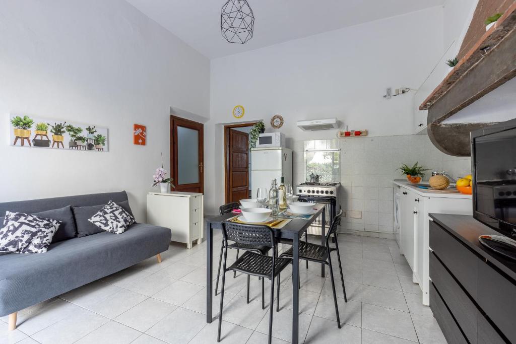 GuestHost - Pisa Bright Apartment near the Airport - 2