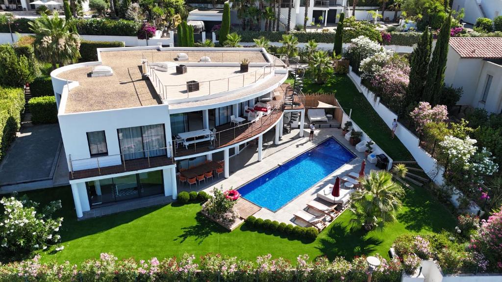 Grande Villa 350 M2, piscine chauffée vue mer et collines, CAVALAIRE sur mer, 10 personnes - 2