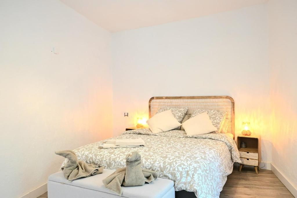 The Seaside Serenity - Air-Conditioned Bay-View Apartment with Terrace, Heart of Villefranche Old Town - 2