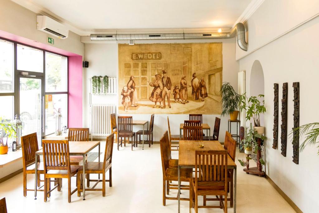 Noclegi Stadion Bed & Breakfast — Restaurant & bars in Warsaw, Masovian