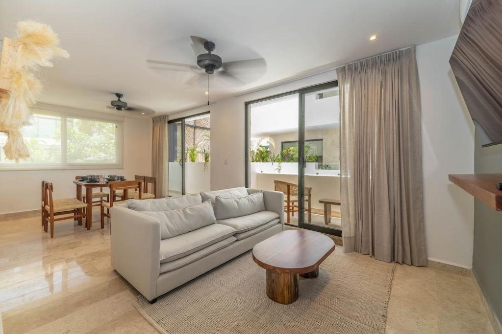 2 BD Suite with Private Balcony, Pool View, Gym - 1