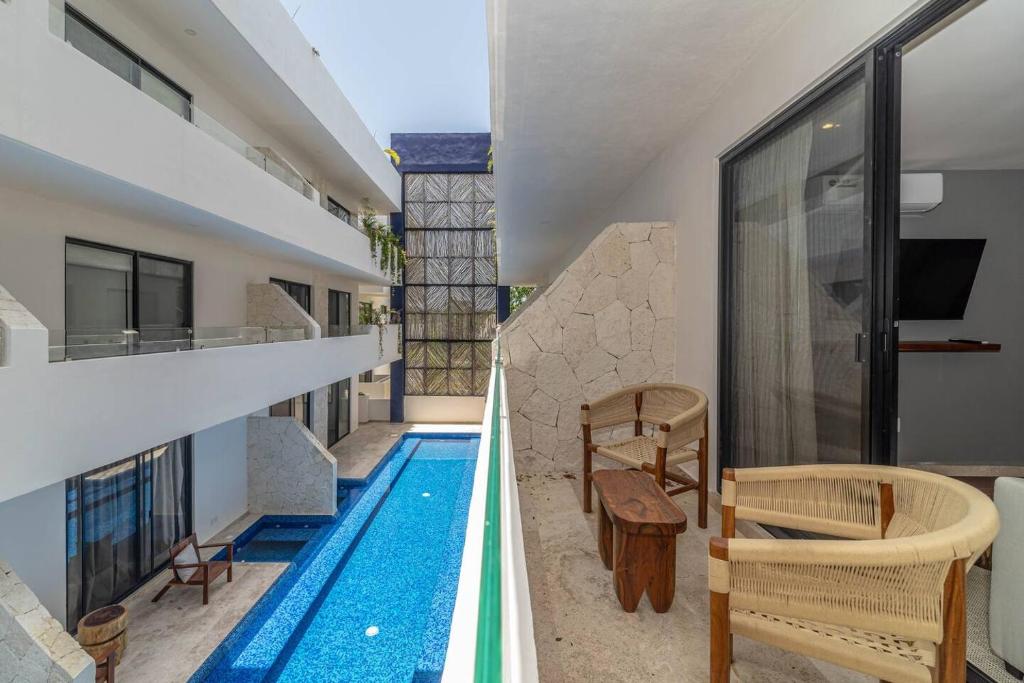 2 BD Suite with Private Balcony, Pool View, Gym - 2
