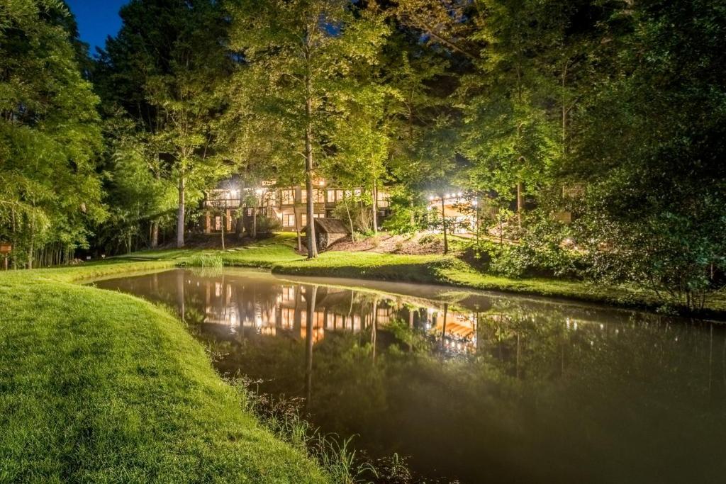 The Willows Retreat, Hendersonville