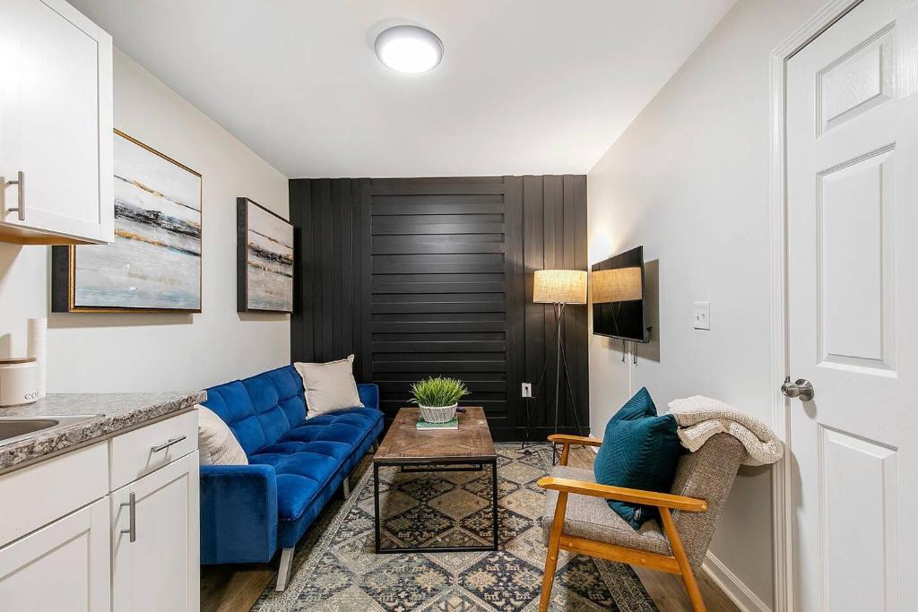 Charming 2BR Retreat-Free Parking, Lithia Springs