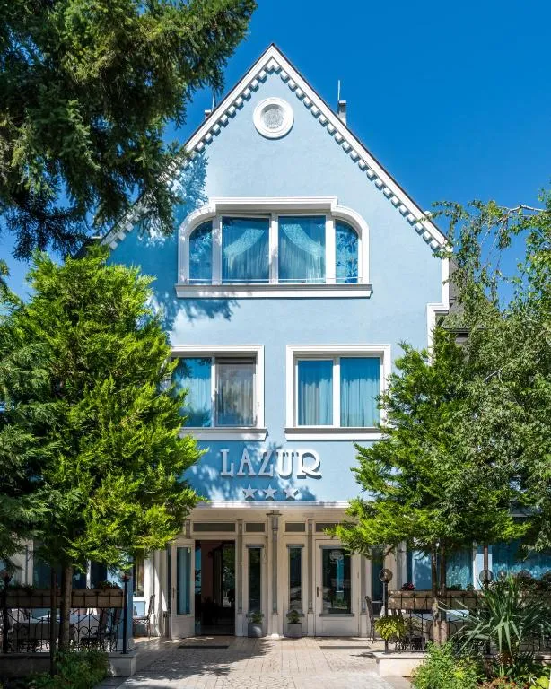 Family Hotel Lazur，位于丘斯滕迪尔的酒店