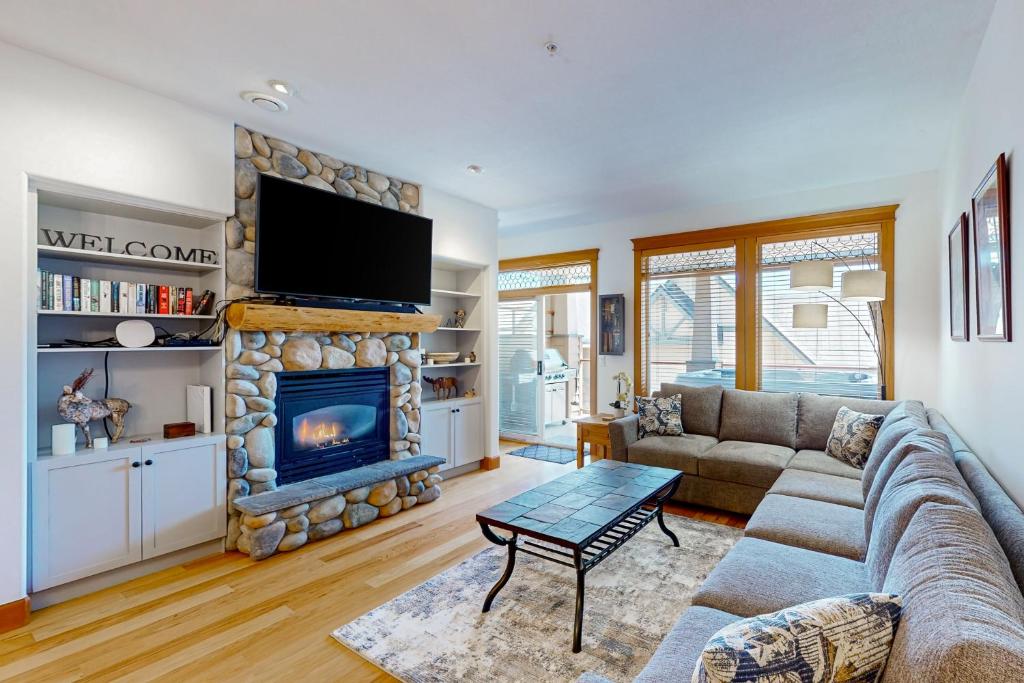 Tree Tops 03, Big White