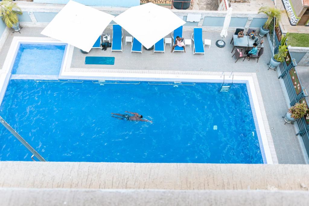 スイミングプール