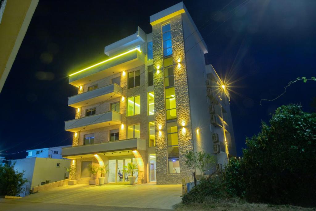Amber Lux Apartments - 1