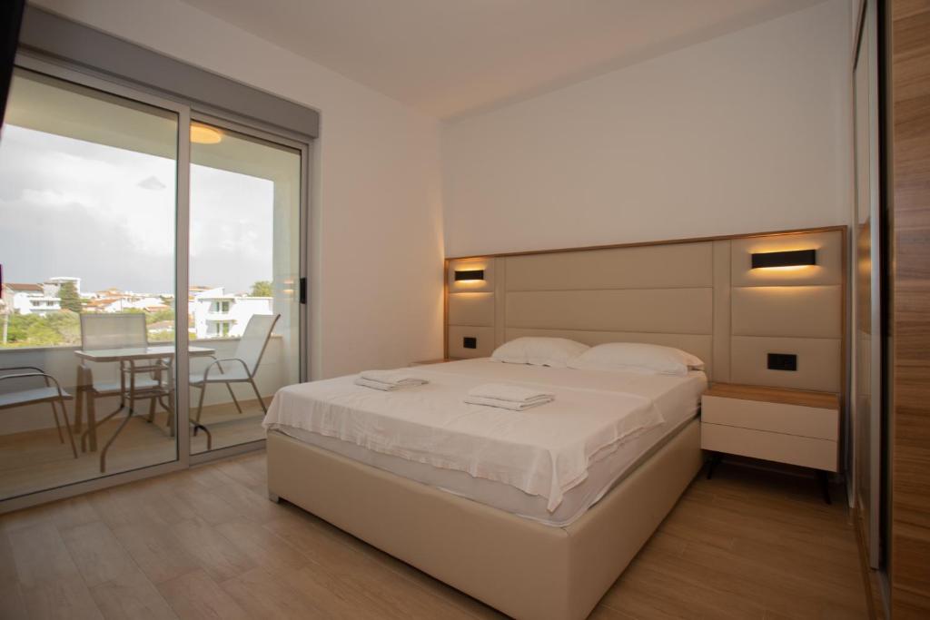 Amber Lux Apartments - 2