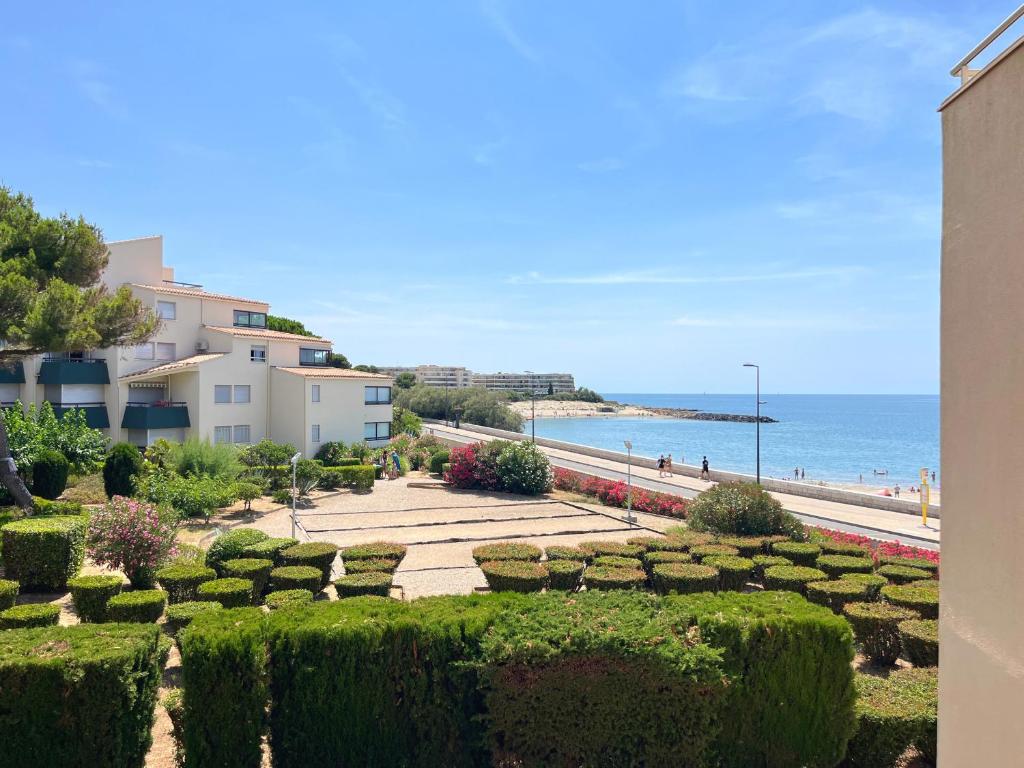 Studio refait en 2024 avec terrasse, climatisation et parking, à 50m de la plage - FR-1-338-588 - 2