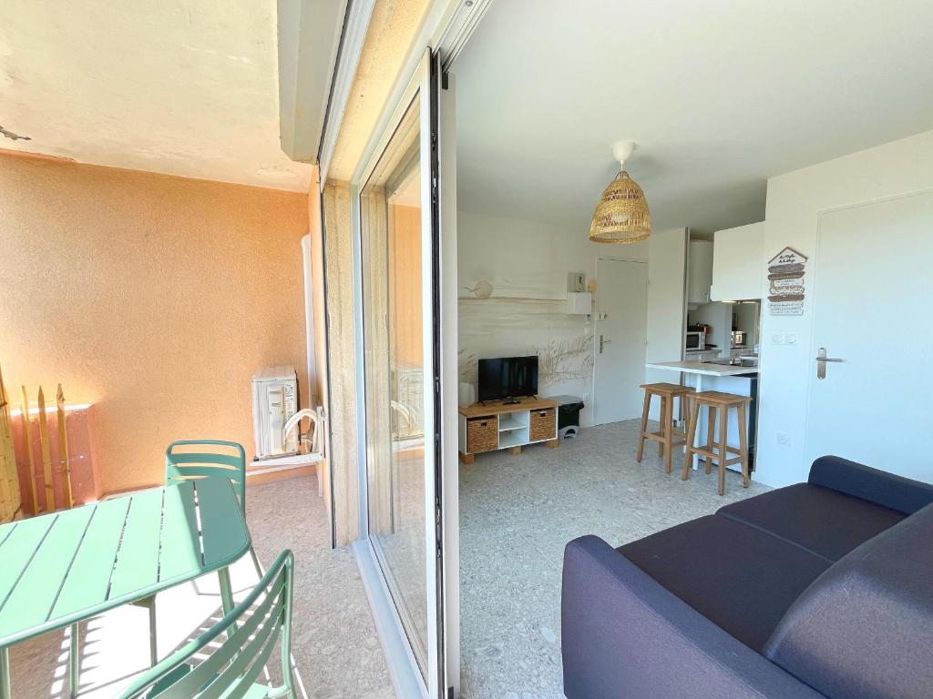 Studio refait en 2024 avec terrasse, climatisation et parking, à 50m de la plage - FR-1-338-588 - 5