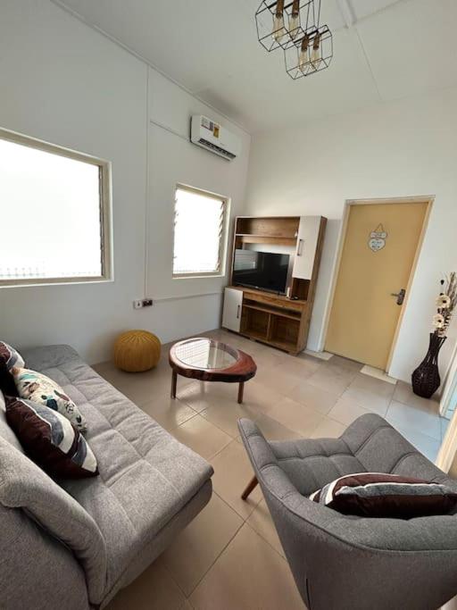 Big, Beautiful & secure house - Oxford st Barnor, Accra