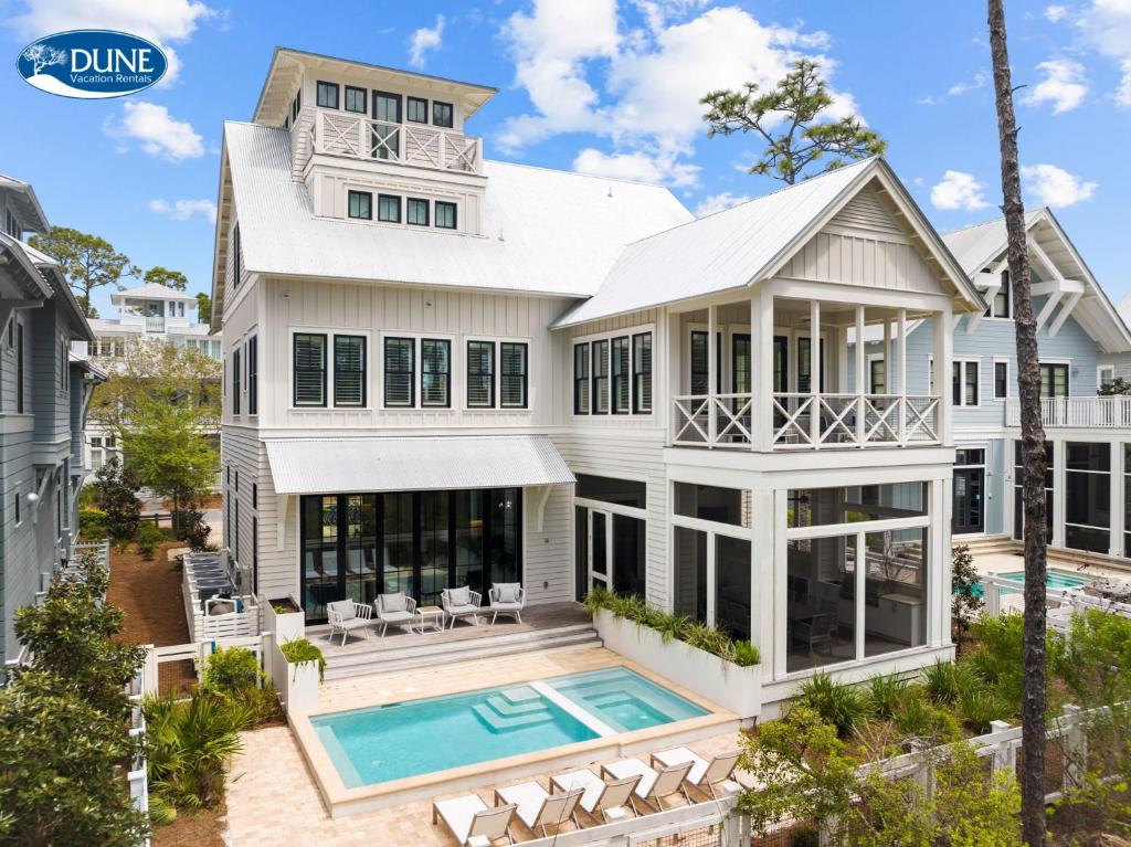 6 min Bike Ride to Beach! Private Pool with Lake Views in WaterColor! 5BR! home, Santa Rosa Beach