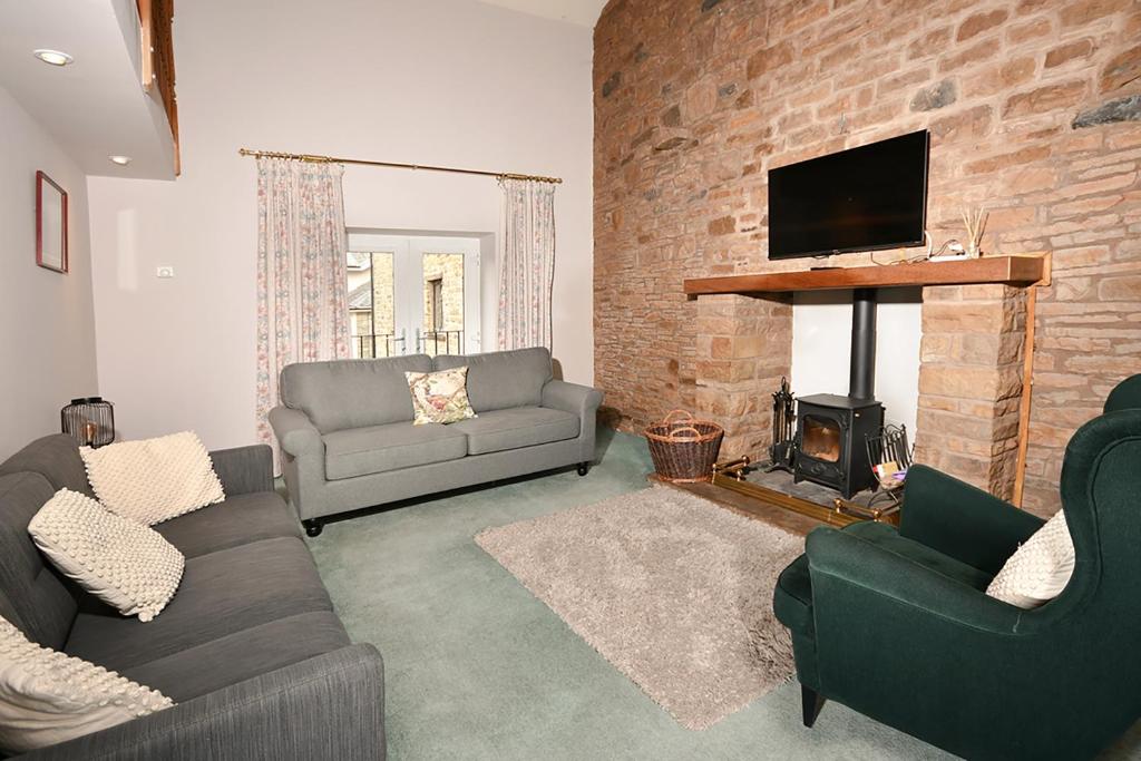 Poppythorn Cottage at Lovelady Shield with Hot Tub, Alston