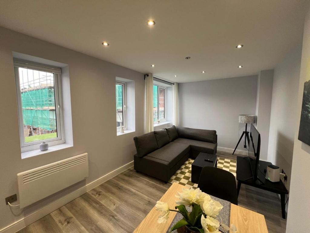 Queen Apartment - High Spec - En-Suites - 7 Guests, Abingdon